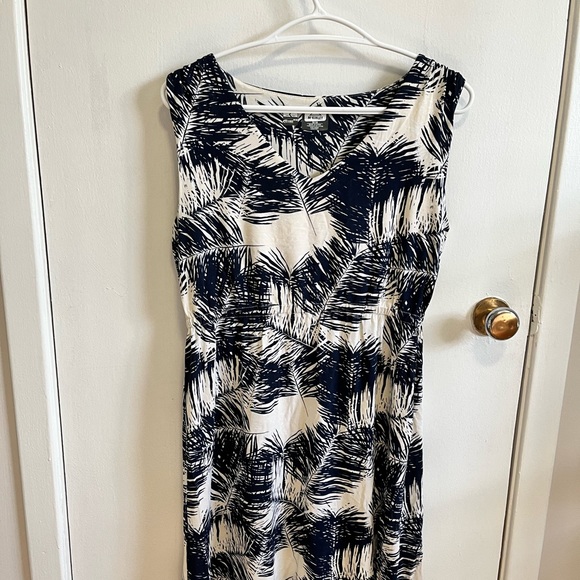 Dri-Climate Travel Dress - Picture 3 of 14